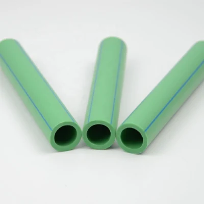 Tubi in plastica PPR con raccordo per acqua calda e fredda